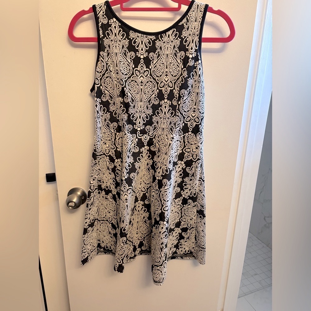 Black and White Paisley Dress EUC size M